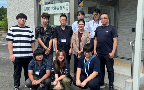 Students from Chulalongkorn University in Thailand conducted a radiation survey in Tomioka Town, Fukushima Prefecture.