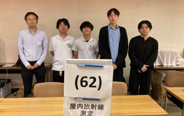 当研究所のブースを担当したメンバー（健診初日）